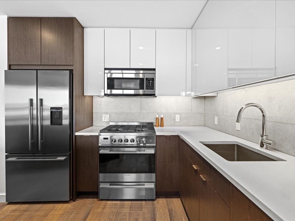 375 Canal Street # 911