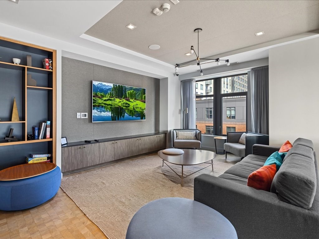 375 Canal Street # 911