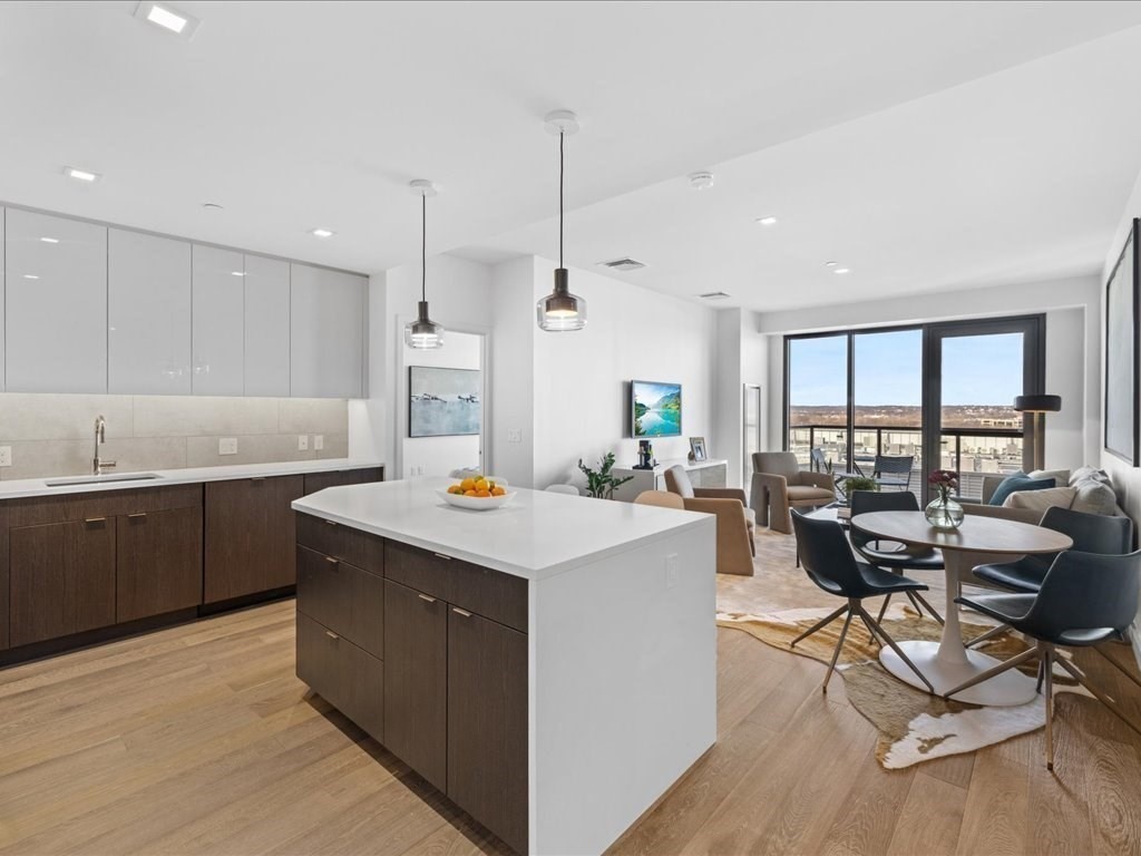 375 Canal Street # 911