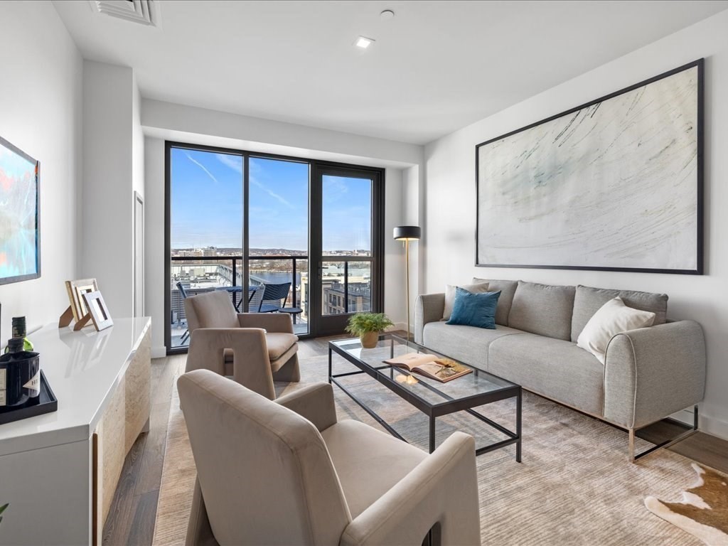 375 Canal Street # 911