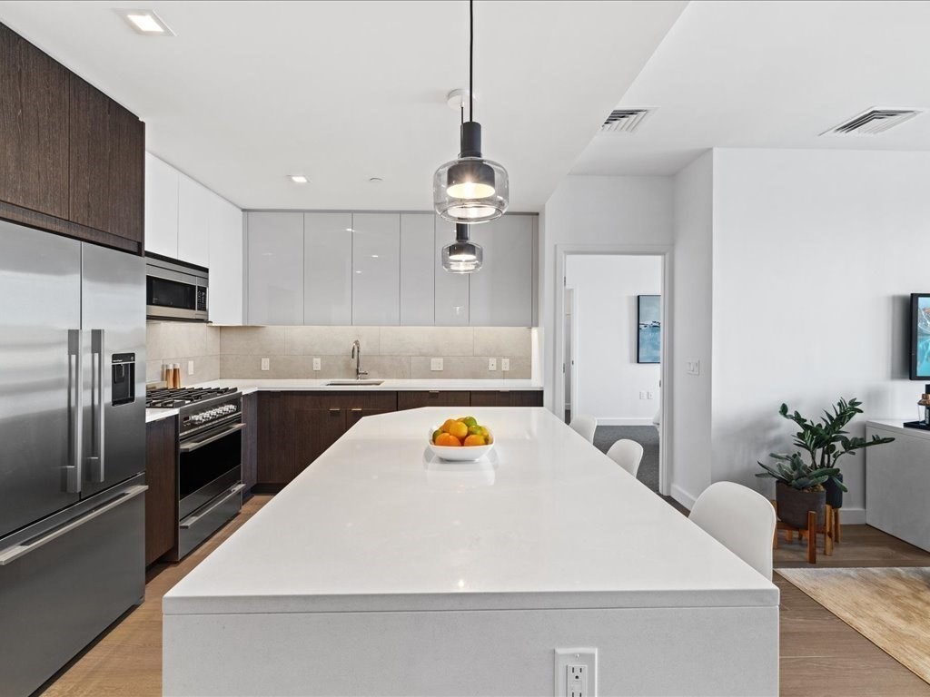 375 Canal Street # 911