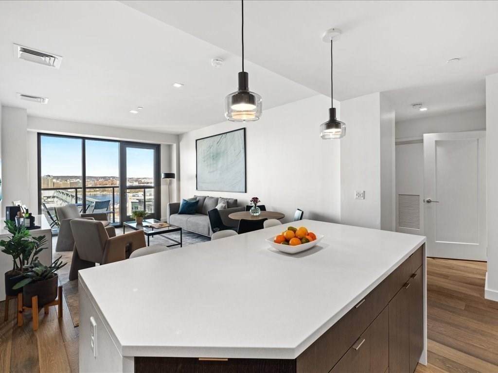 375 Canal Street # 911