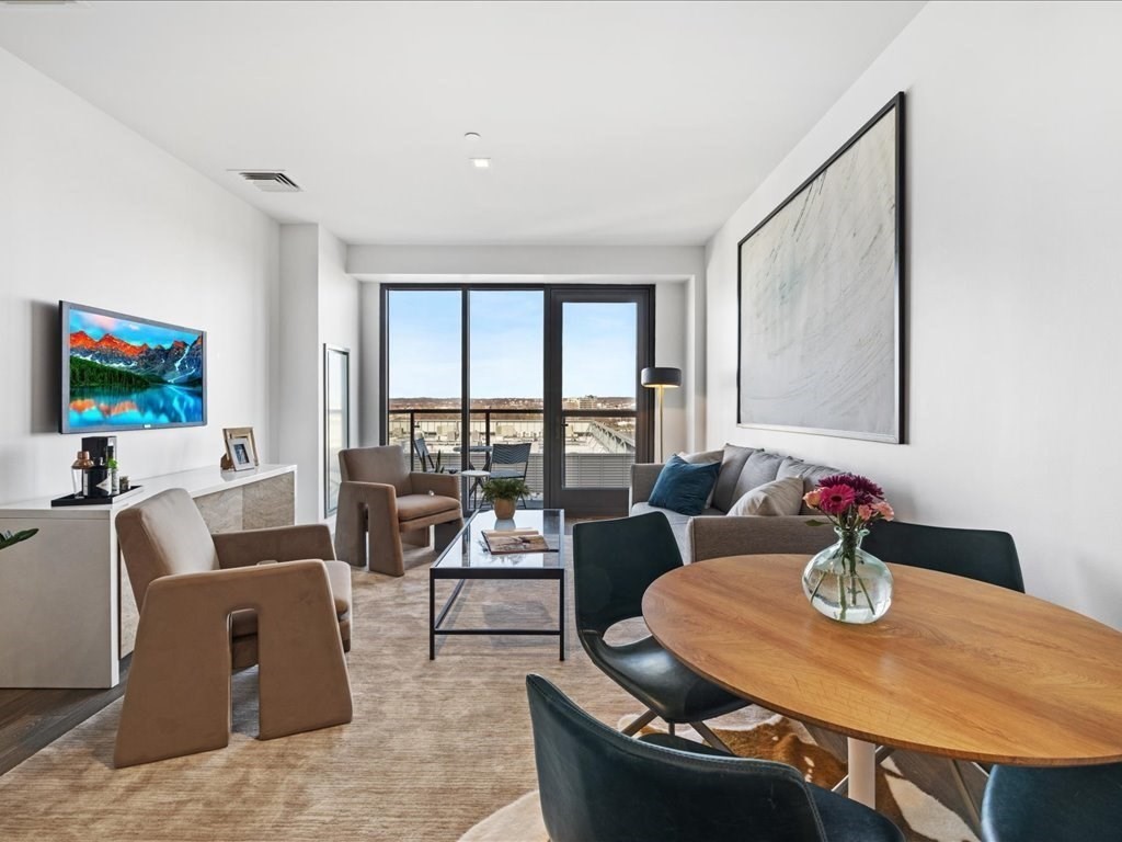 375 Canal Street # 911