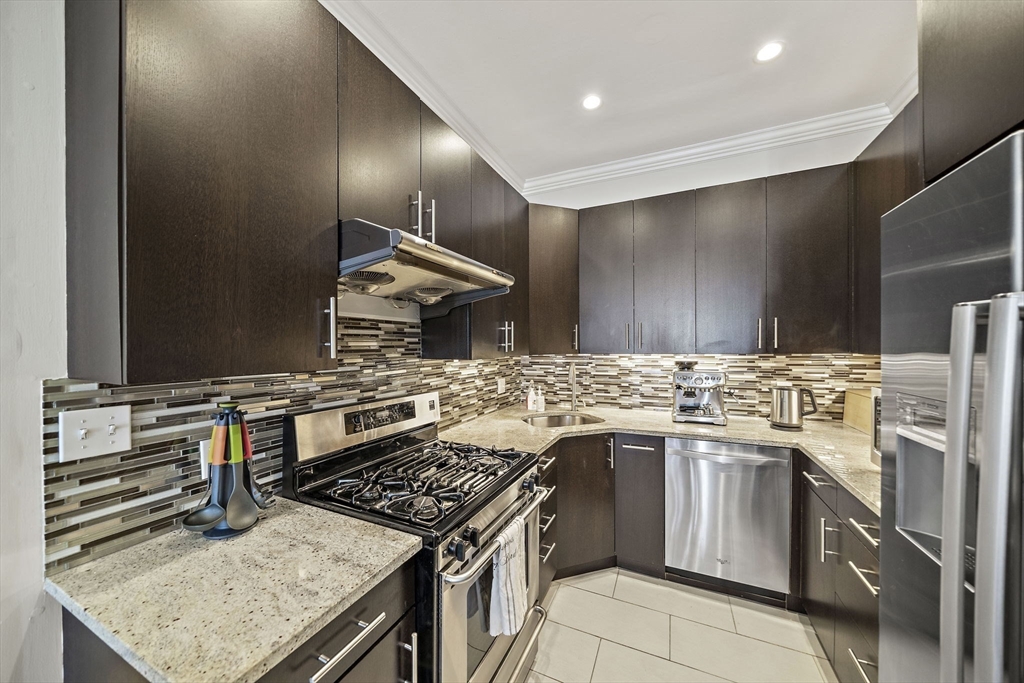 200 Saint Botolph Street # 3