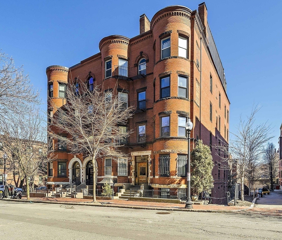 200 Saint Botolph Street # 3