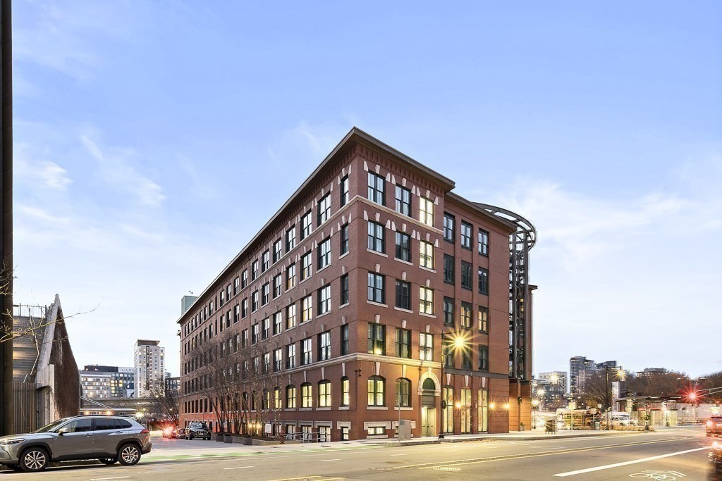 9 West Broadway # 210