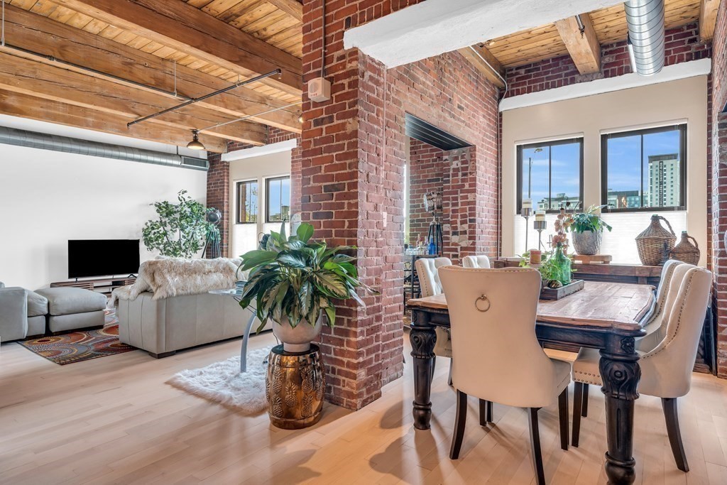 9 West Broadway # 210