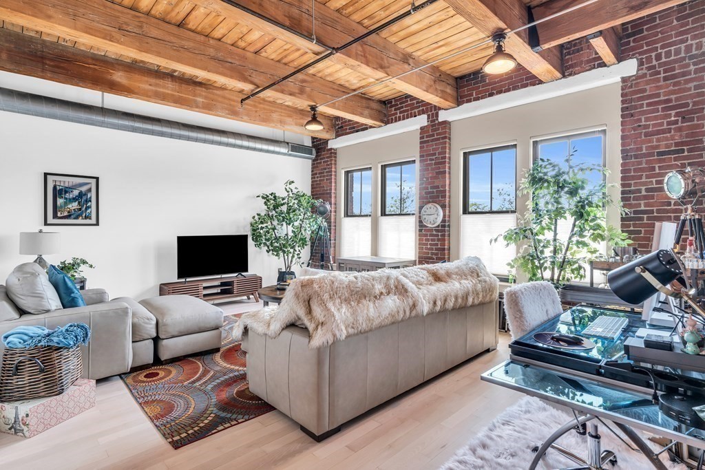 9 West Broadway # 210