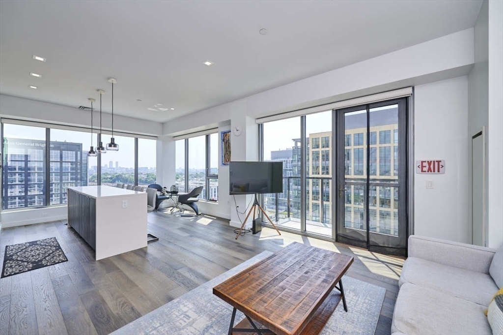 375 Canal Street Unit: PH204