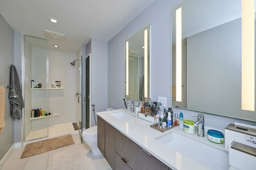 375 Canal Street Unit: PH204