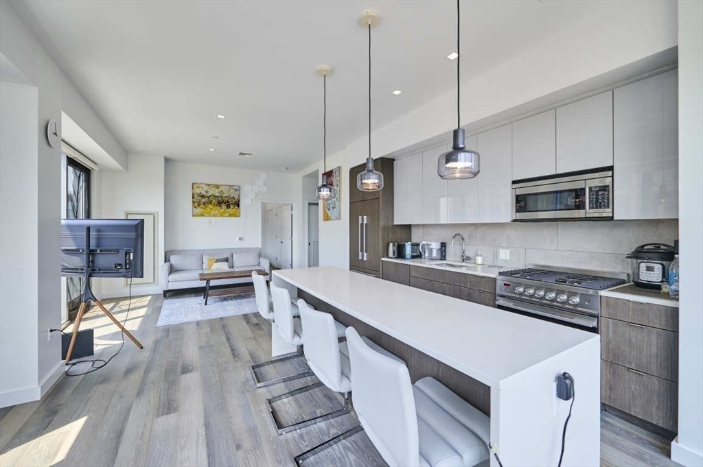 375 Canal Street Unit: PH204