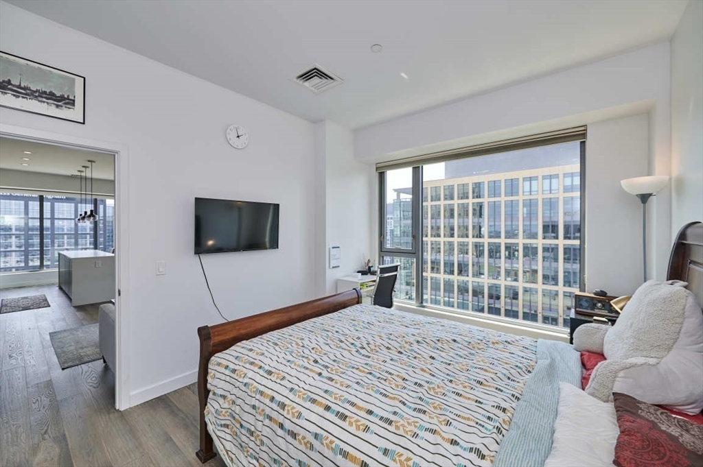 375 Canal Street Unit: PH204