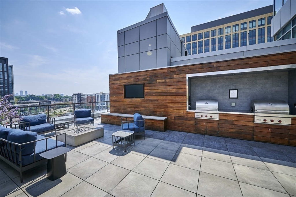 375 Canal Street Unit: PH204