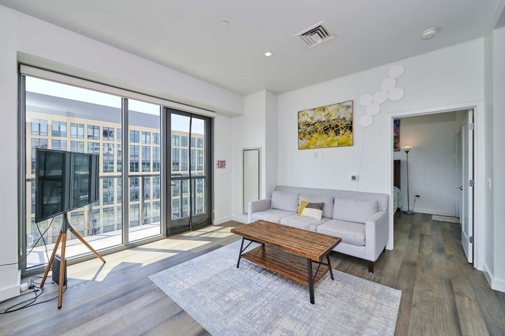 375 Canal Street Unit: PH204