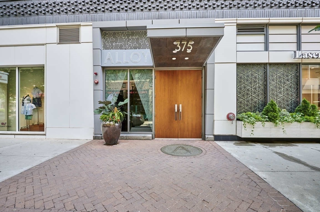 375 Canal Street Unit: PH204