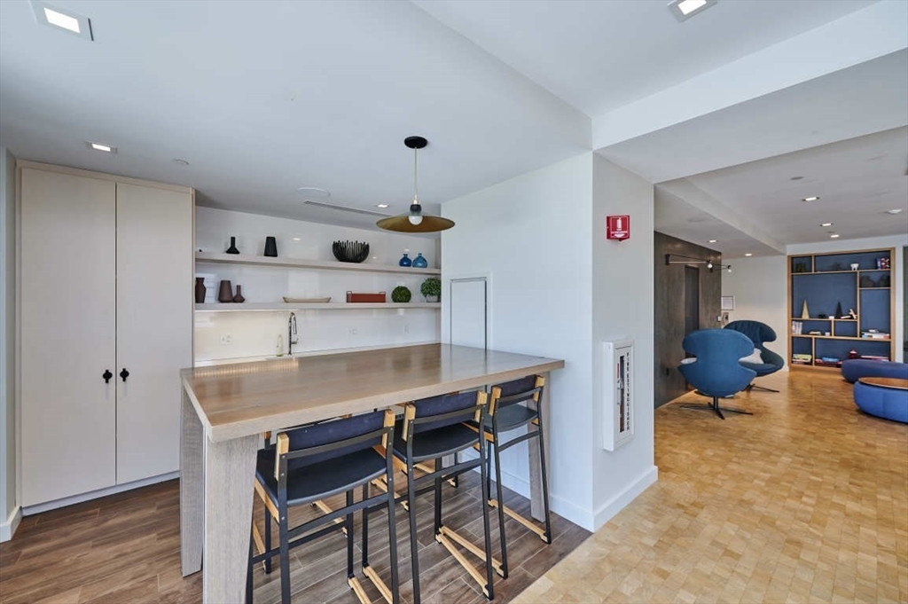 375 Canal Street Unit: PH204