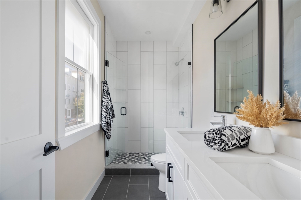 21 Lexington St # 201