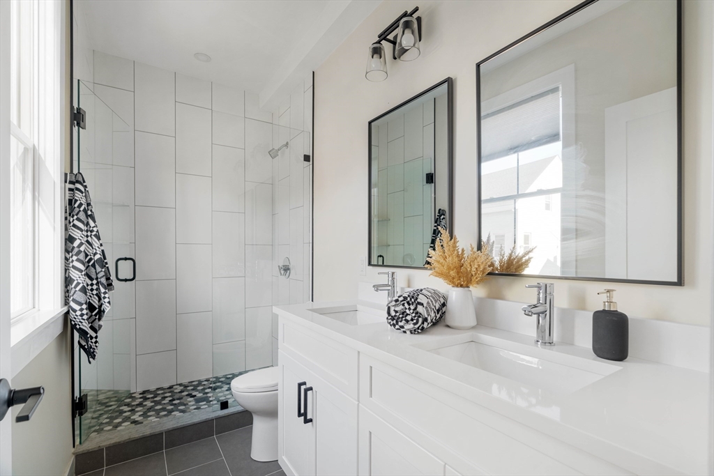 21 Lexington St # 201