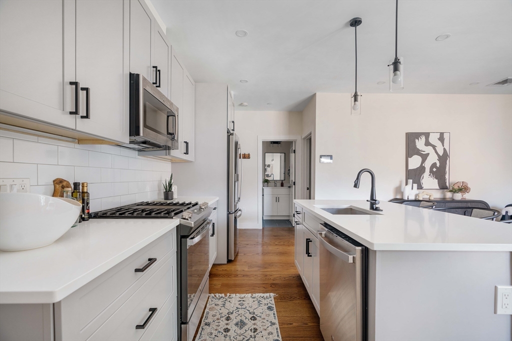 21 Lexington St # 201