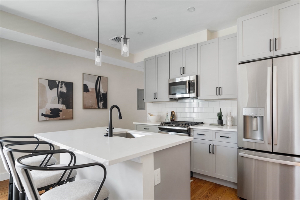 21 Lexington St # 201