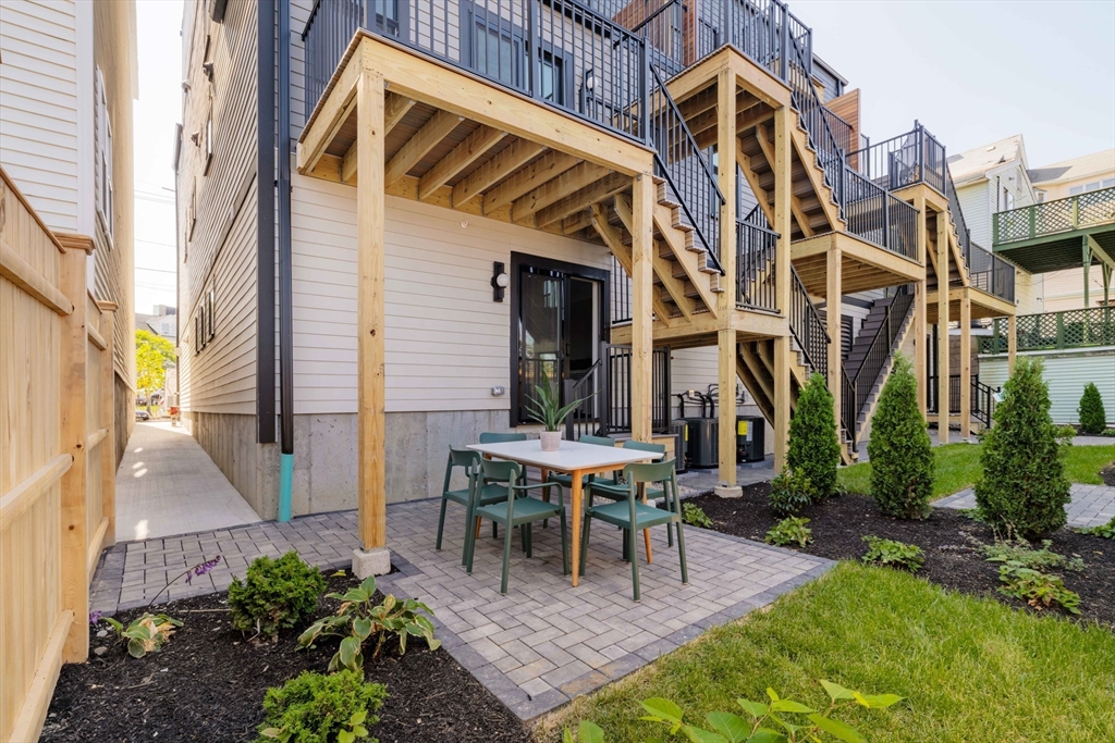 272 East Eagle St # 1