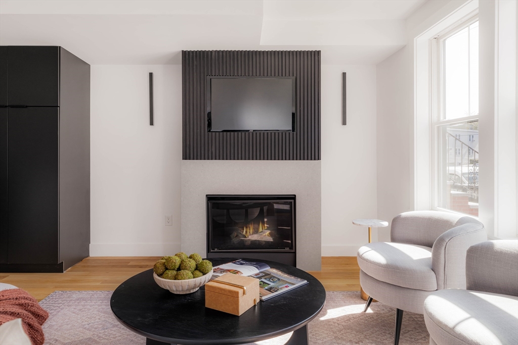 272 East Eagle St # 1