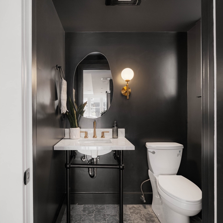 272 East Eagle St # 1