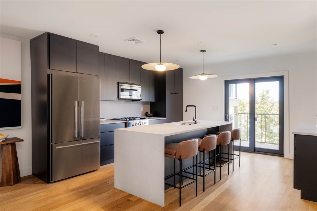 272 East Eagle St # 2