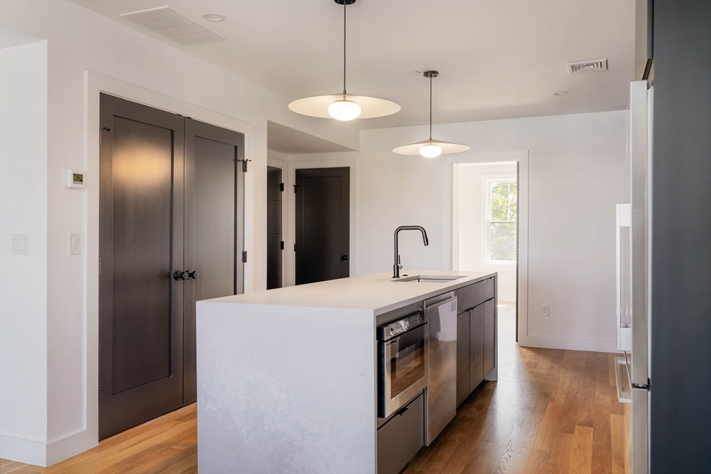 272 East Eagle St # 6