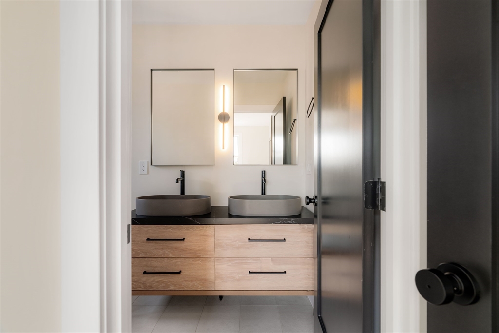 272 East Eagle St # 6