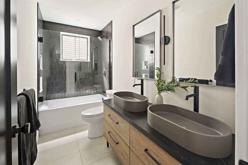 272 East Eagle St # 3