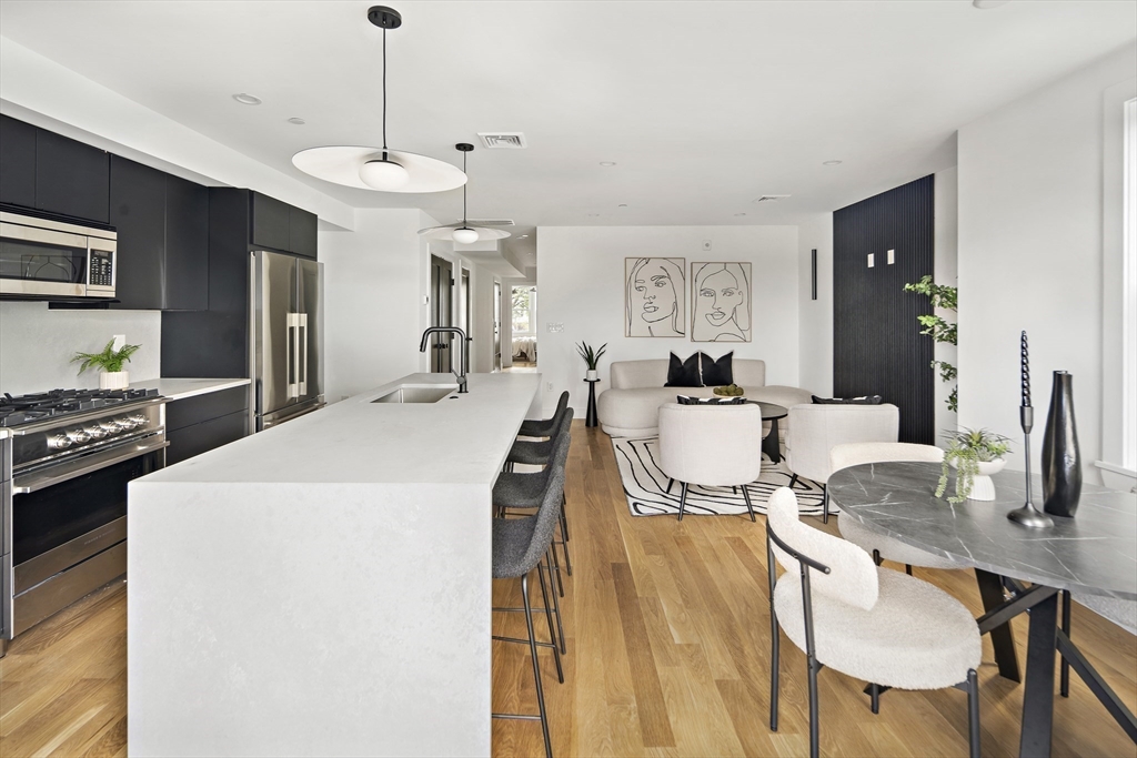 272 East Eagle St # 3