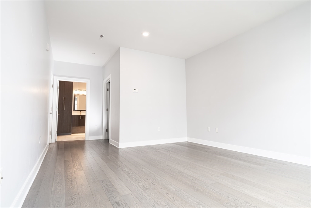 18 Cliveden St # 402