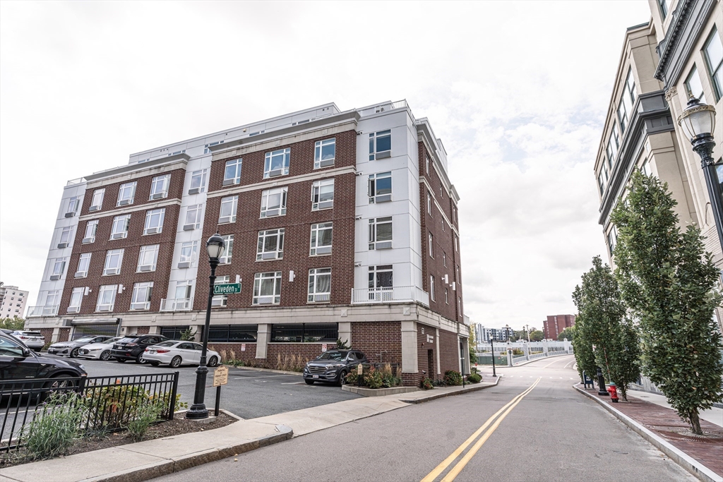 18 Cliveden St # 402