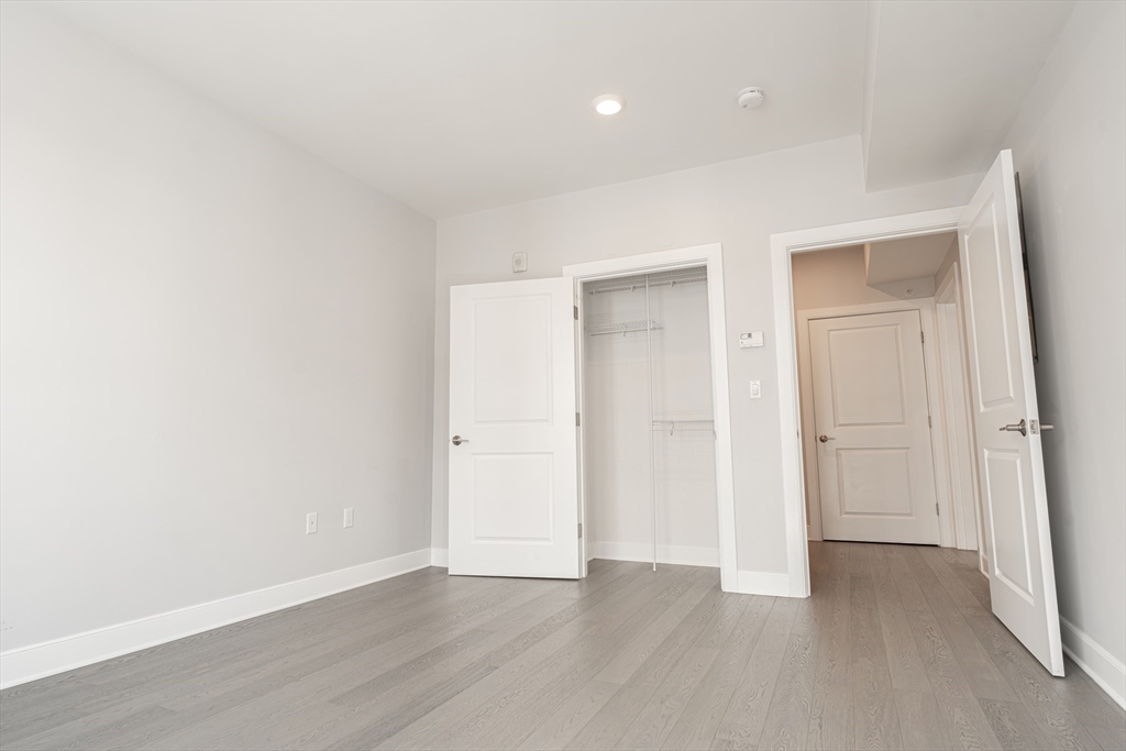 18 Cliveden St # 402