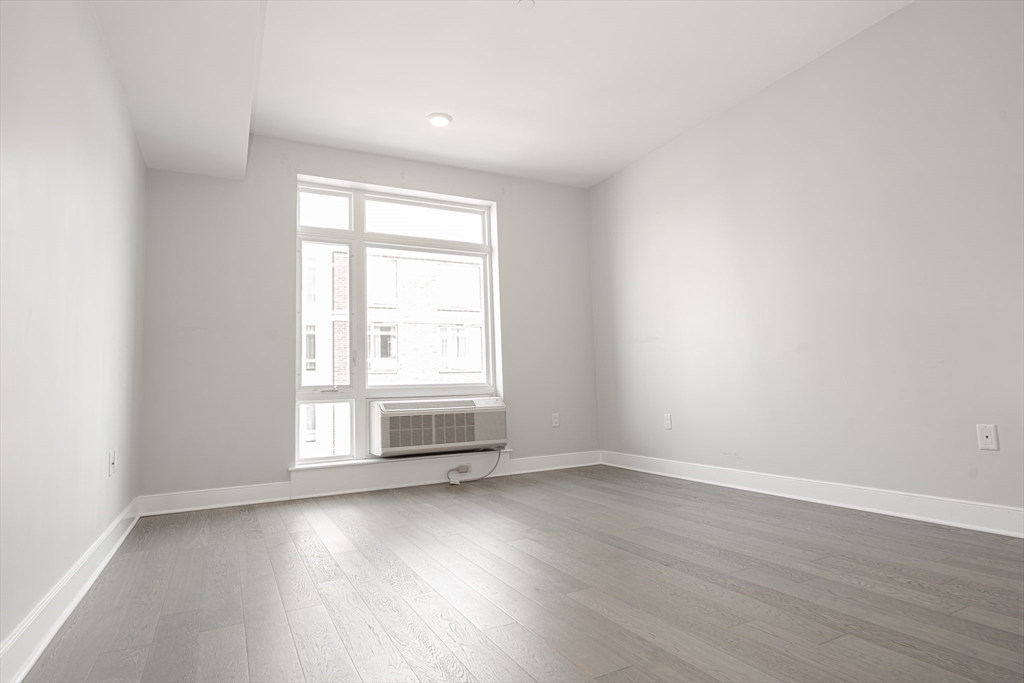 18 Cliveden St # 402