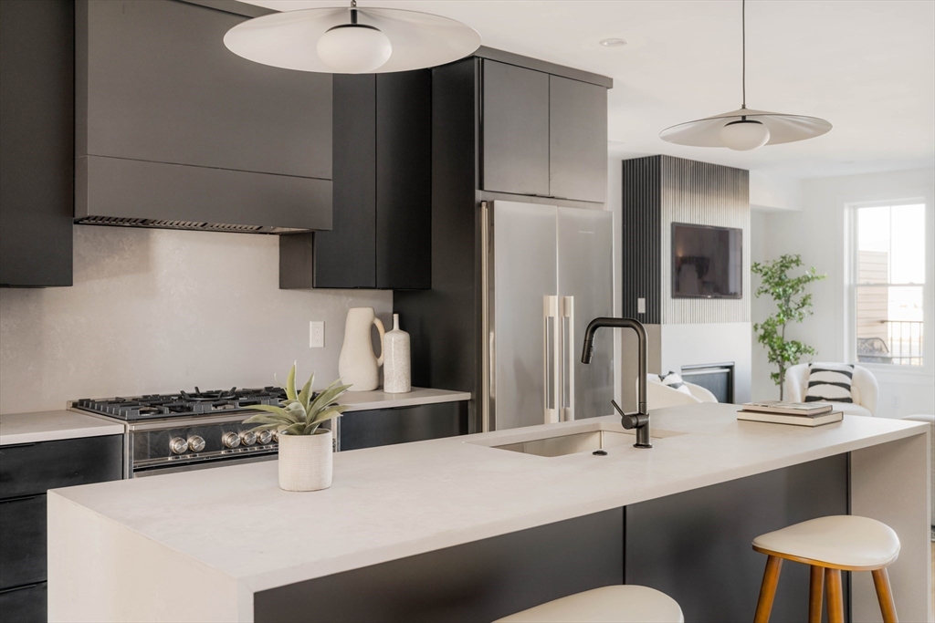 272 East Eagle St # 5