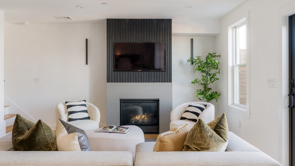 272 East Eagle St # 5