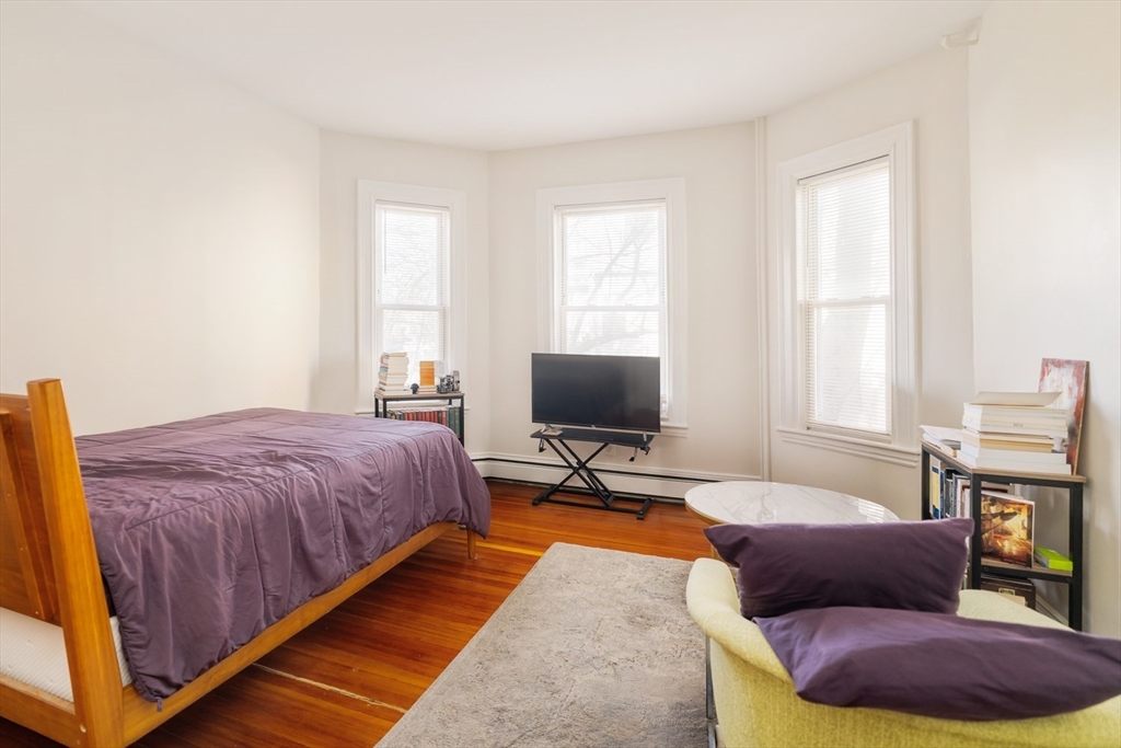 11-13 Craigie St