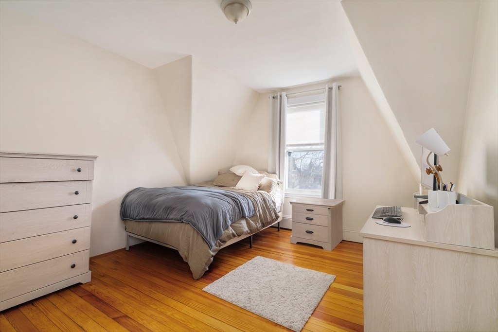 11-13 Craigie St