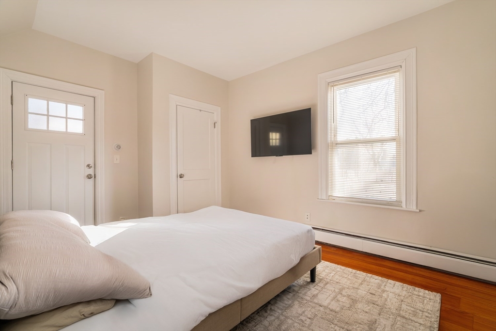 11-13 Craigie St