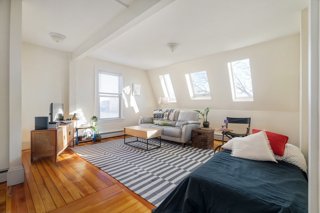 11-13 Craigie St