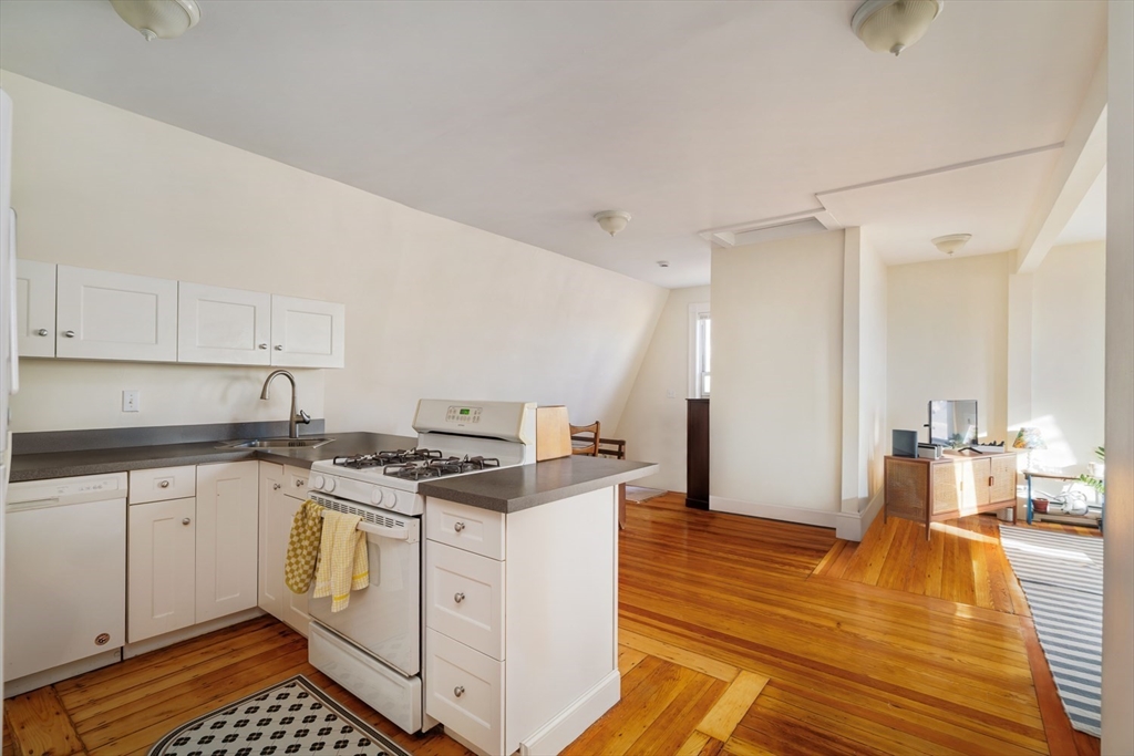 11-13 Craigie St