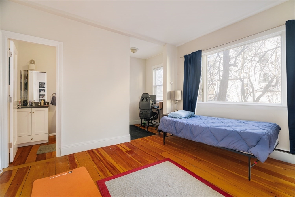 11-13 Craigie St
