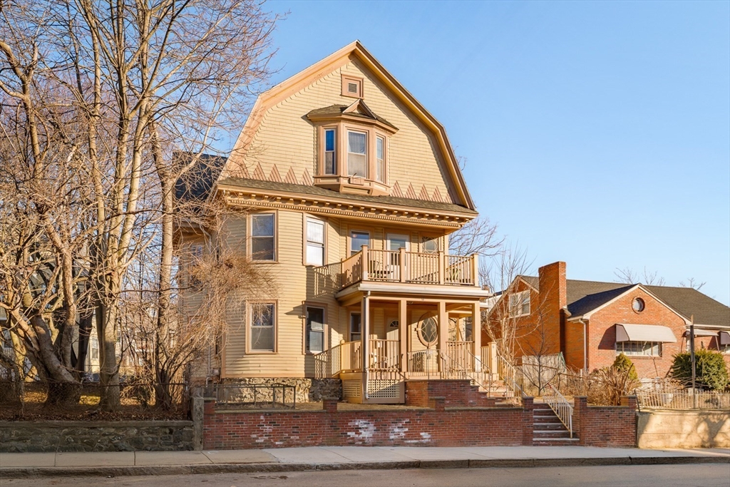 11-13 Craigie St