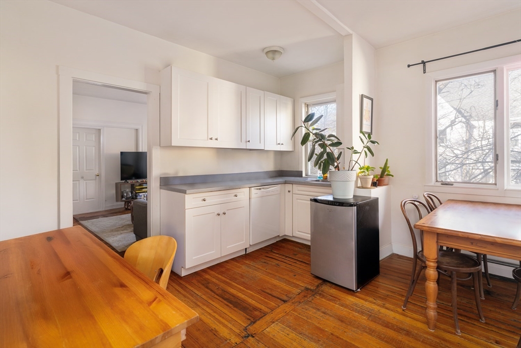 11-13 Craigie St