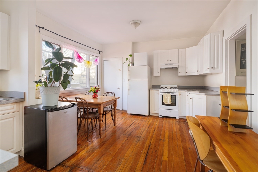 11-13 Craigie St