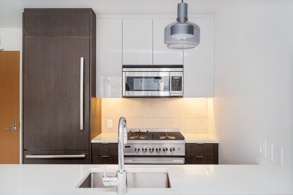 375 Canal St Unit: PH203