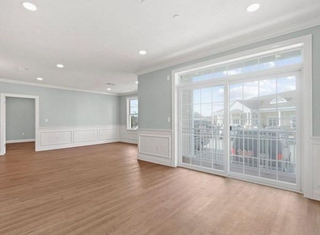 320 Middlesex Ave # A102