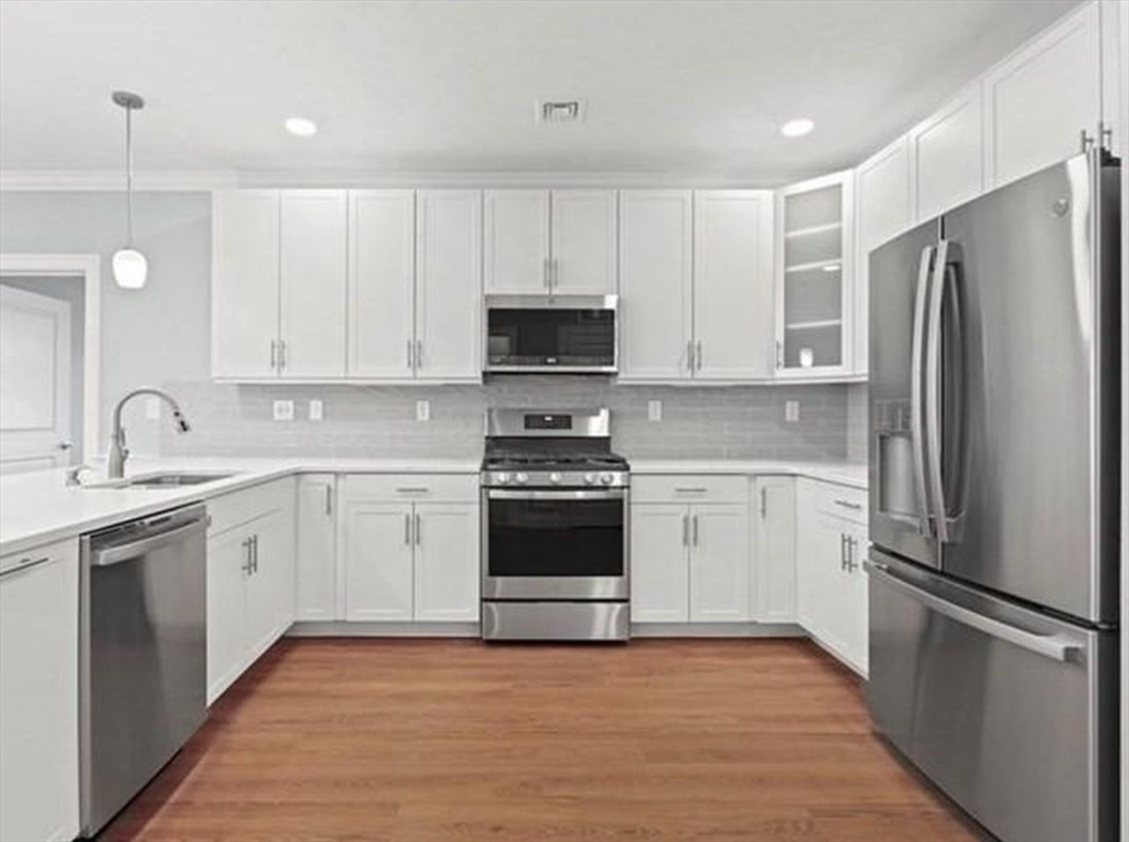 320 Middlesex Ave # A102